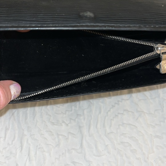 Louis Vuitton epi black wallet - Picture 10 of 11